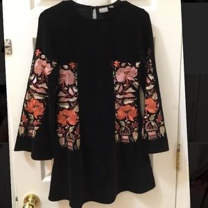 Mini velvet flat sleeved dress